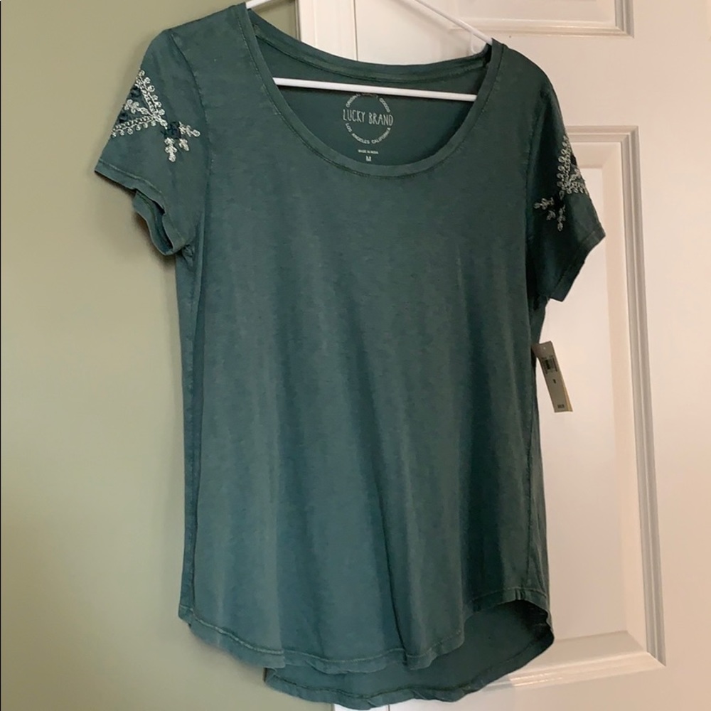 BRAND NEW! Lucky Brand size medium t-shirt 🍀